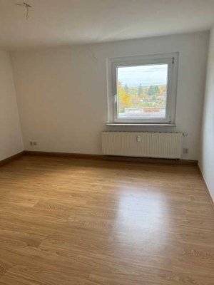 Schöne 3R-Wohnung mit Badewanne sucht Sie!