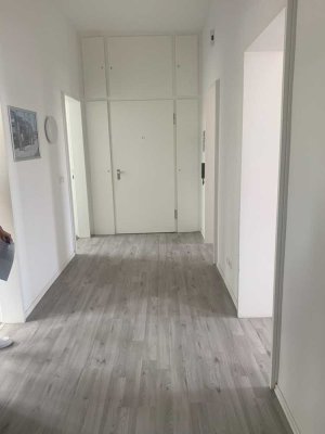 WG-geeignete, helle Wohnung in Uninähe in DU-Neudorf