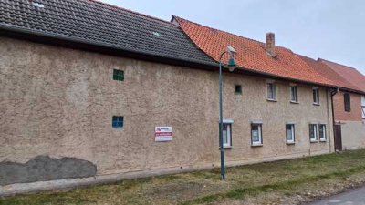 Einfamilienhaus mit viel Platz – mit Scheunen, Garagen + weiterem Nebengelass