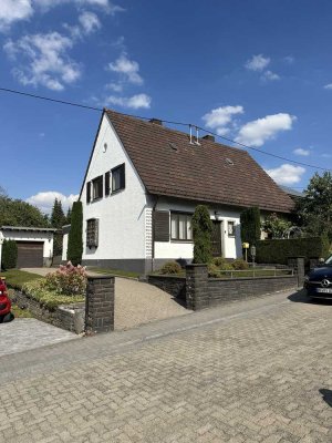 Zentral und ruhig gelegen in Mayen, top gepflegte Doppelhaushälfte mit großem Garten!