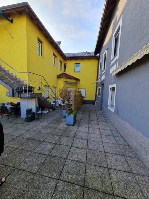 Großzügige 4-Zimmer-Wohnung mit Kamin und Balkon!