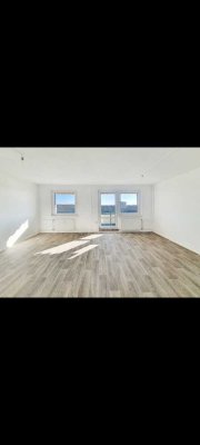 Helle 3-Zimmer Wohnung mit Balkon im 5. OG in Leipzig Grünau-Mitte