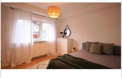 Modernisierte und möblierte 2-Zimmer-Wohnung im Gartengeschoss in zentraler Lage von Auerbach