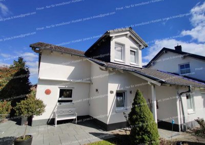 Modernes Einfamilienhaus (2x Terrassen, 2x Stellplätze, FBH, EBK, Holzofen) in bester Lage