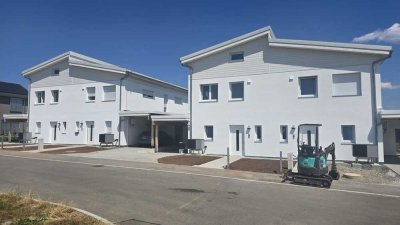Neubau Erstbezug Doppelhaushälfte 1700 € - 115 m² - 4.0 Zi.