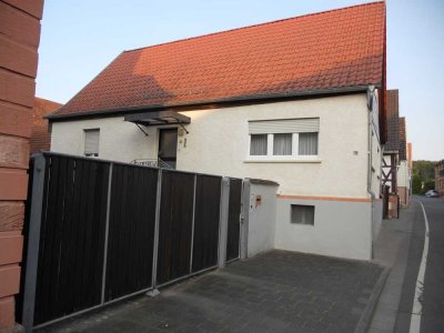 Einfamilienhaus auf großem Grundstück