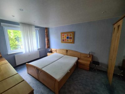 Gepflegte 2,5-Zimmer-Wohnung ,geh. Innenausstattung mit Balkon u. EBK. Befristet auf 5. Jahre