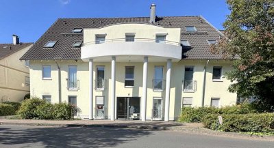 Ein Zuhause zum Verlieben: Maisonette auf zwei Ebenen mit zwei Balkonen, hellen Räumen und Tiefgara