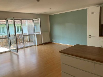 2 ZI-ETW  im 1.OG, gr. Balkon, inkl. EBK und TG-Platz