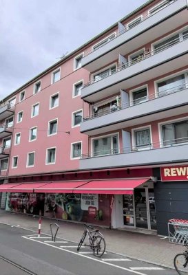 Niederrad: Sanierte 1-Zi-Wohnung mit Balkon