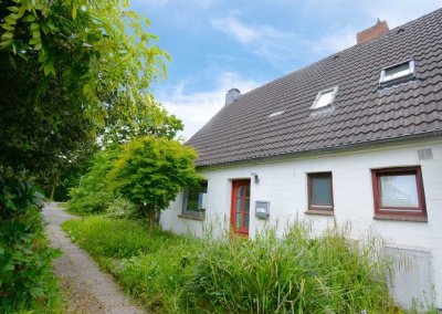 Ländliche Ruhe trifft Stadtflair – Reihenendhaus mit Garten in historischem Friedrichstadt