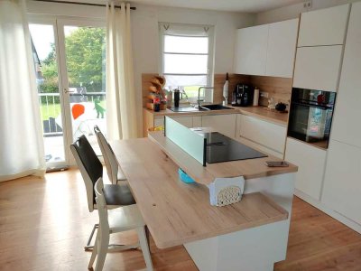 Attraktive, modernisierte 3- (4-) Zimmer-Wohnung mit privatem Garten und Garage