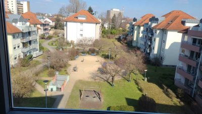 ** Stilvolle 2-Zi-Wohnung mit traumhaften Balkon, moderner EBK, Aufzug und Tiefgarage **