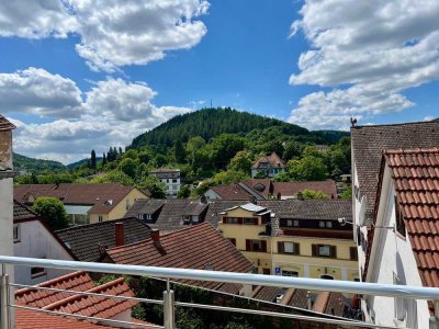 Von privat - Neubau, klimatisiert, EBK & großer Balkon - 3,5 Zi. DG im Herzen Neckargemünds