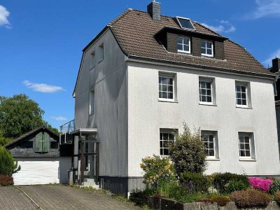 Neu in Burscheid-Hilgen: 2-Familienhaus mit 8 Zimmern auf 819 m² Grundstück