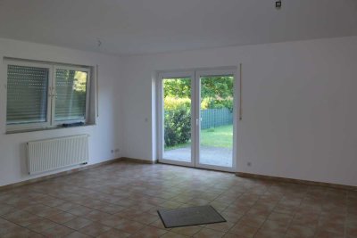 Schöne EG-Wohnung mit Garten zu vermieten.