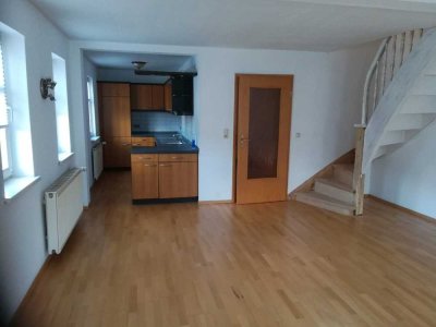 Schöne 3,5-Zimmer-Maisonette-Wohnung mit Balkon und Einbauküche