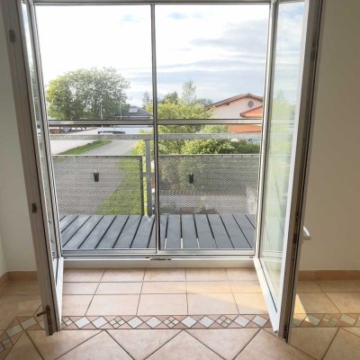 Erstbezug nach Sanierung mit Balkon: Exklusive 2-Raum-DG-Wohnung in Lustadt