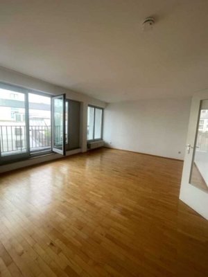 Vermietete, sonnige Stadtwohnung mit Aufzug und Tiefgarage
