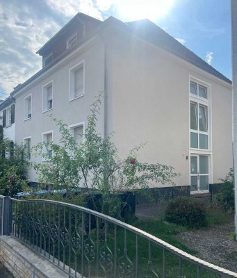 Gepﬂegtes 5-Familienhaus in bester Westendlage von Neu-Isenburg mit Potenzial