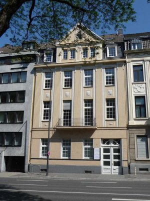 zu vermieten 2 ZKDB, 44 qm incl. Küche und großer ca. 30 qm Gemeinschaftsdachterrasse im 3. OG.