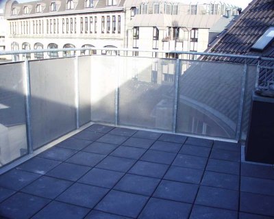 Gepflegte 2,5-Zimmer-DG-Wohnung mit Balkon in Krefeld