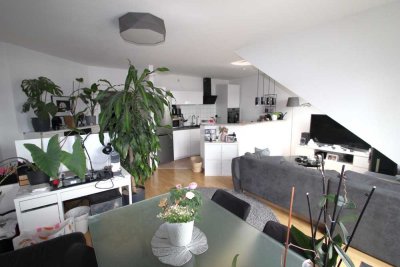 Kapellenberg - Bj. 1999 - Moderne 2-Zimmer-DG-Wohnung mit großem Sonnenbalkon und TG-Stellplatz