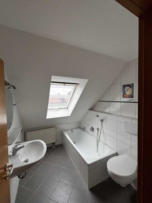 Wohnung mit 4 Zimmern, Balkon und Stellplatz, Bezugsfähige in Dellmensingen