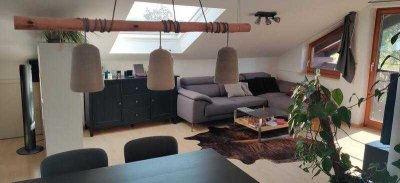 Helle 1-Raum-DG-Wohnung mit Einbauküche in Antdorf