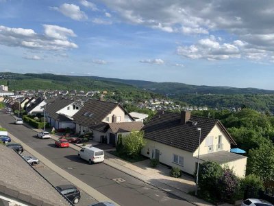 Traumblick von sehr schöner heller DG Wohnung mit großem Balkon