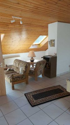 Großzügige 2-Zimmer Dachgeschosswohnung im Grünen