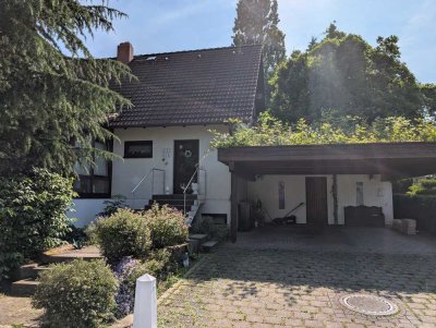 Schön gelegenes Haus mit Wintergarten und Einliegerwohnung