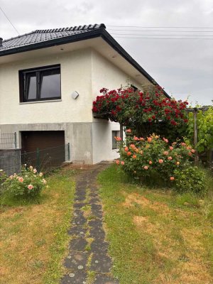 Charmanter Bungalow mit Garten Garage und zusätzlichem Wohnbereich im Untergeschoß in Hennef (Sieg)