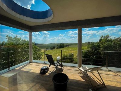 Architekten-Loft mit Weitblick
Wohnen auf hohem Niveau – stilvoll. durchdacht. ankommen.