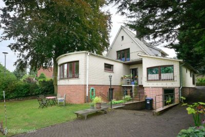 Ein- bis Zweifamilienhaus in zentraler und ruhiger Lage