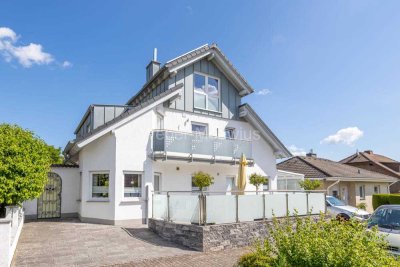Charmantes Zweifamilienhaus in ruhiger Lage mit schönem Garten