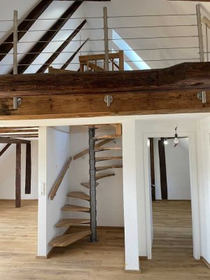Stilvolle 2,5-Raum-Maisonette-Wohnung mit geh. Innenausstattung und Galerie