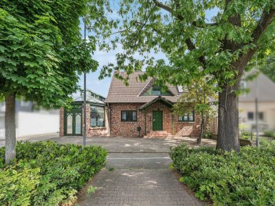 Architektenhaus mit beeindruckendem Wintergarten auf großem Traumgrundstück in Kaarst
