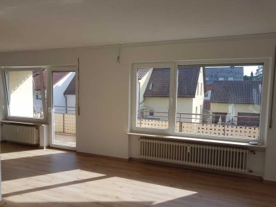 Ausgesprochen grosszügige 3,5 Zimmer Wohnung in modernem Design