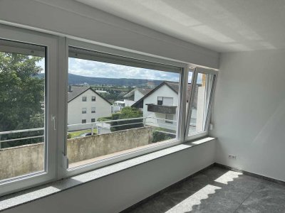 Lichtdurchflutete & neue 3-Zimmer Wohnung (Erstbezug) mit Balkon