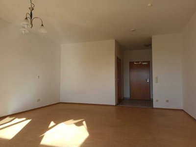 Helle 1-Zimmer Seniorenwohnung mit Balkon im 2. OG in Postbauer-Heng