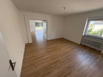 Vollständig renovierte Maisonette-Wohnung mit vier Zimmern und Balkon in Bielefeld