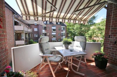 SCHMUCKSTÜCK! ATTRAKTIVES WOHNEN AM SCHMÖLDERPARK! 3-ZIMMER-WOHNUNG MIT LOGGIA UND TIEFGARAGENPLATZ!