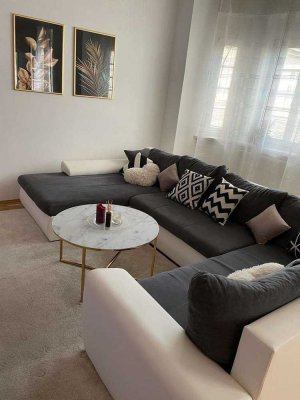Geschmackvolle, modernisierte 1,5-Raum-Wohnung mit Einbauküche in Hülben