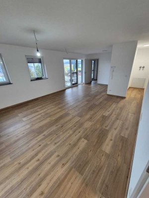 Attraktive Neubauwohnung mit Terrasse, Stellplatz und neuer Einbauküche (Erstbezug)