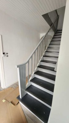 Günstiges, vollständig renoviertes 6-Raum-Haus mit EBK in Warburg