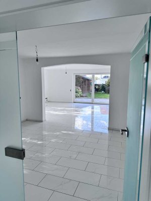 Exklusive Erdgeschosswohnung im 2.-Fam. Haus - Einzugsbereit in HA-Garenfeld !