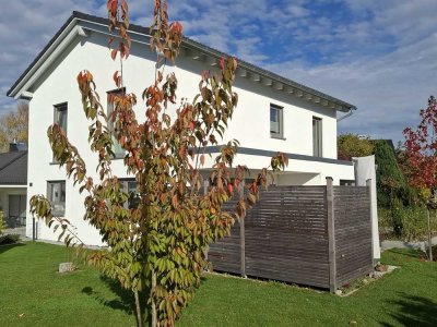 Einfamilienhaus - massiv gebaut, neuwertig, modern und energieeffizient
