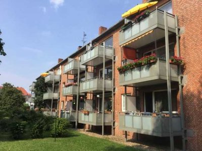 Klein, fein, mein - frisch gestrichene Wohnung mit einem neuen Bodenbelag in Holzoptik