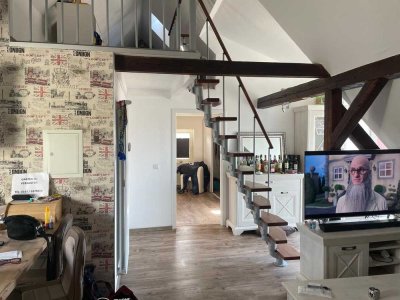 Gemütliche 2,5-Zimmer-Dachgeschosswohnung mit Balkon und Stellplatz in 38112 Braunschweig-Watenbütte
